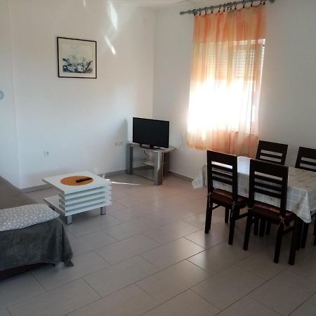 Apartmani Cesar 利缇纳 外观 照片