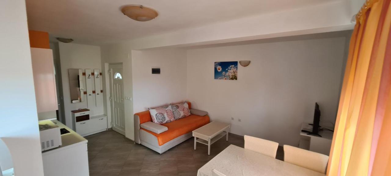 Apartmani Cesar 利缇纳 外观 照片
