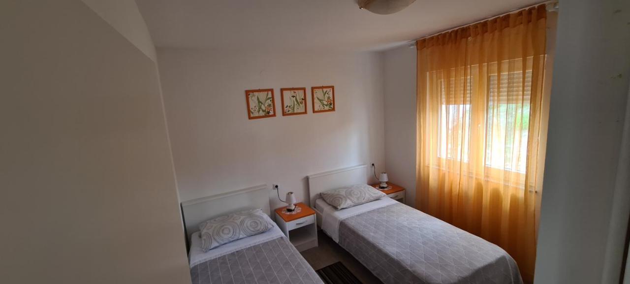 Apartmani Cesar 利缇纳 外观 照片