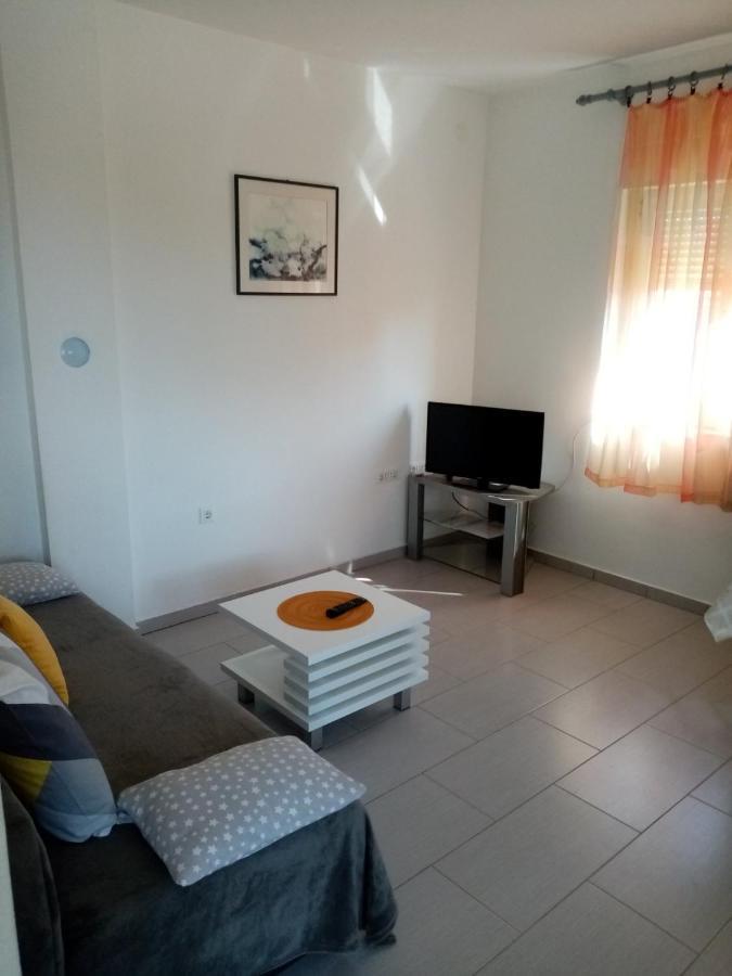 Apartmani Cesar 利缇纳 外观 照片