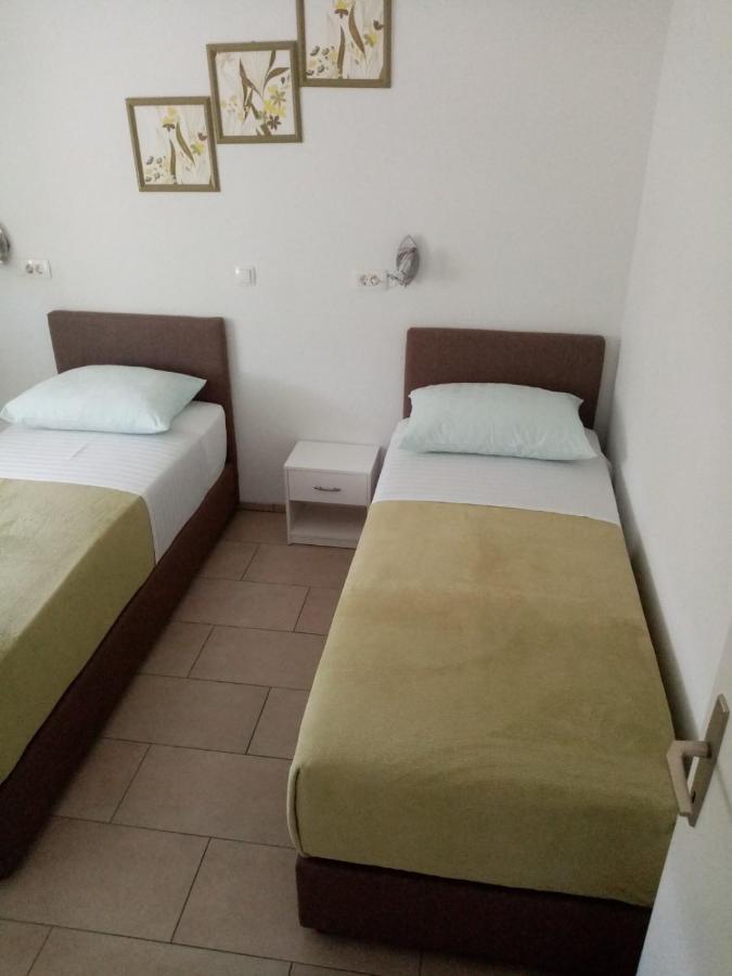 Apartmani Cesar 利缇纳 外观 照片