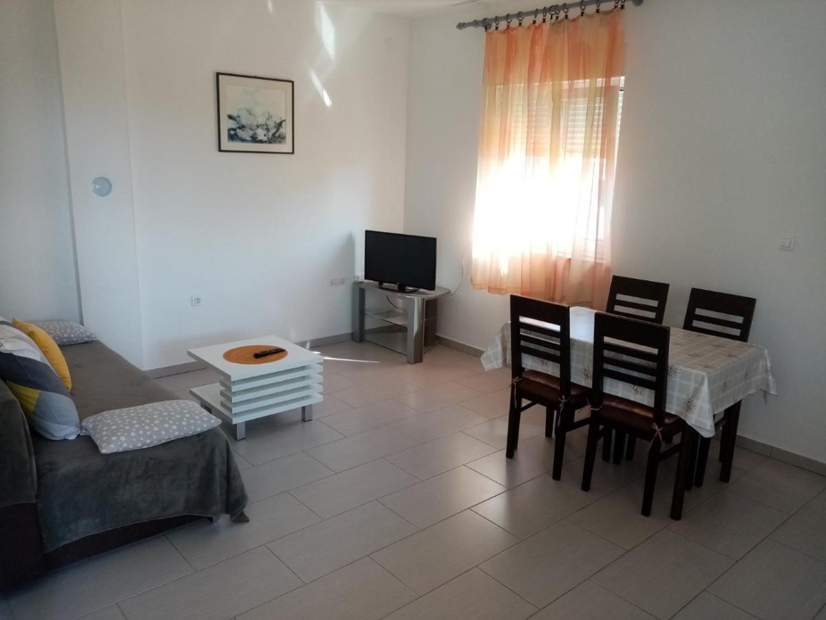 Apartmani Cesar 利缇纳 外观 照片